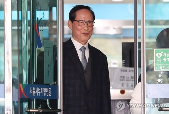 '허위서명 강요' 송영무 전 국방장관 1심 무죄
