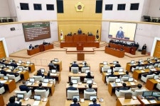 대전 국힘시의원 본회의 다툼에 민주당 이보다 더한 추태 없다
