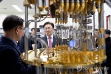 한국표준과학연구원 방문한 유상임 장관