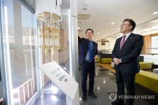 한국표준과학연구원 방문한 유상임 장관