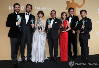 데미 무어, 美배우조합 여우주연상…샬라메는 남우주연상(종합)
