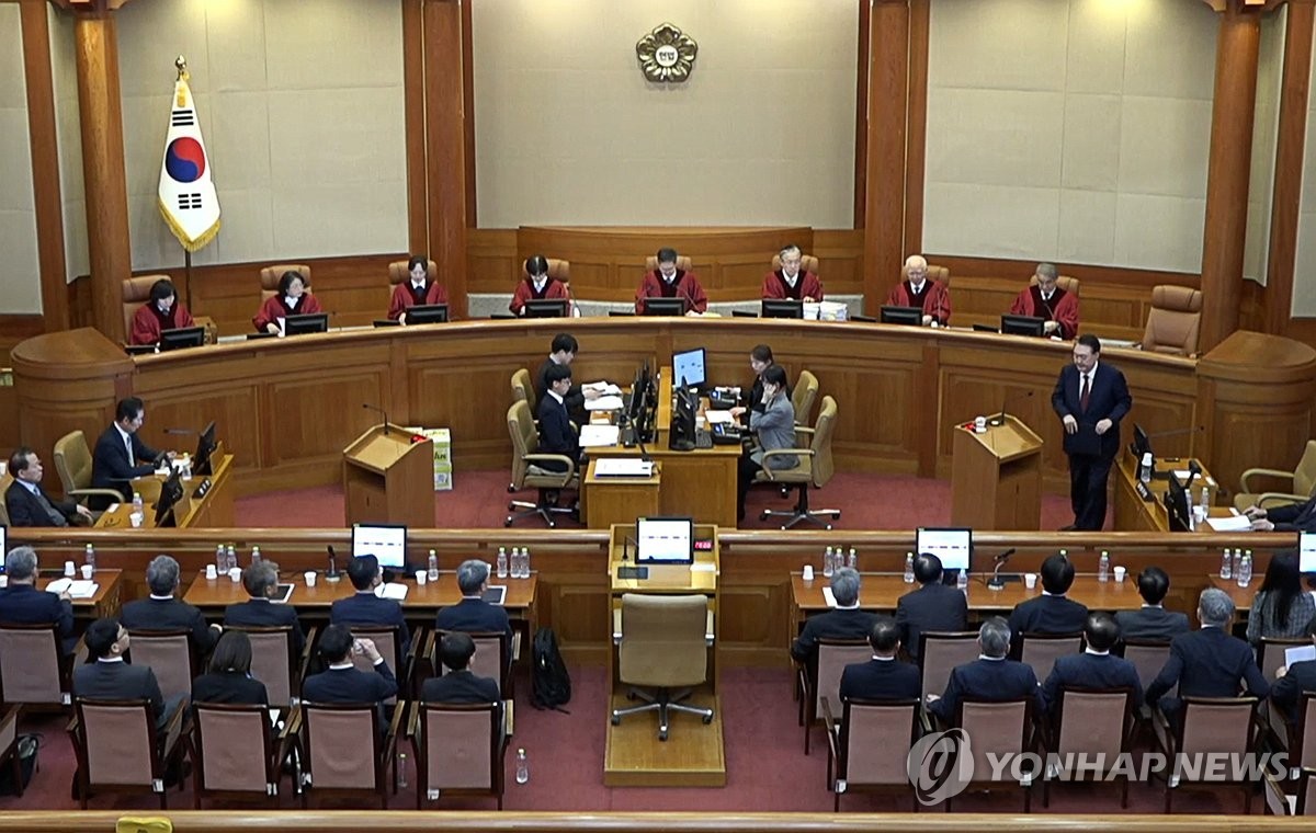 윤석열 대통령, 헌재 탄핵심판서 약 67분 진술...비상 계엄 주장과 국정기능 마비 우려 강조
