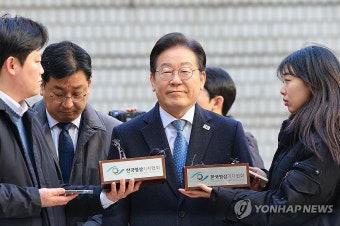 공직선거법 위반 혐의 공판 출석하는 이재명 대표