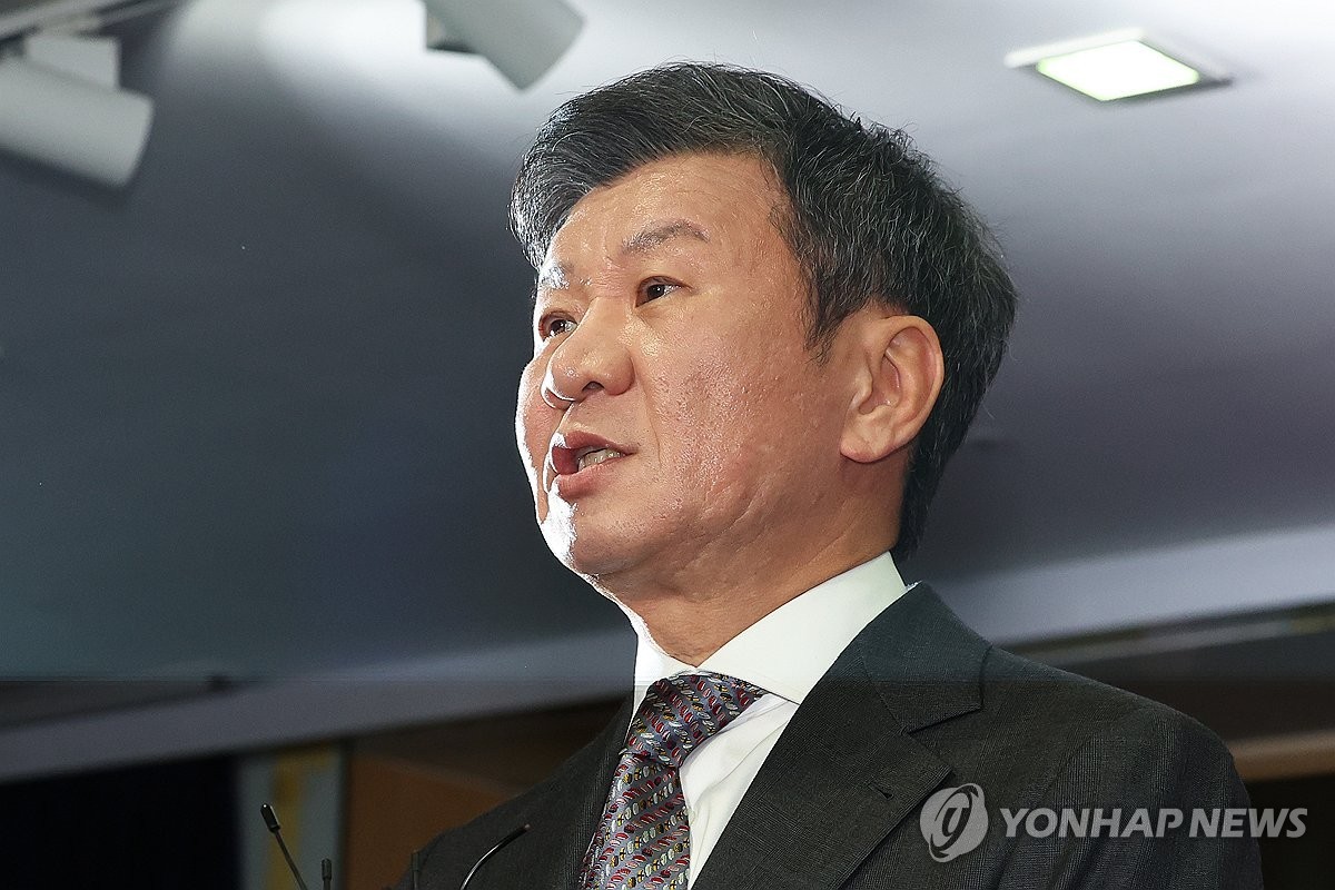 `정몽규 대한축구협회 회장, 4선 인준 완료…2029년까지 축구협회 이끌 것`