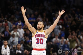 커리 56점 폭발…NBA 골든스테이트, 17점 열세 뒤집고 5연승