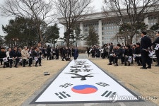 3·1절 기념 독립운동가 후손 초청 오찬에 앞서 열린 서예 퍼포먼스