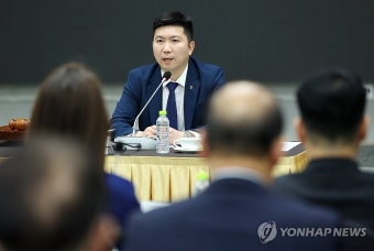 대한체육회 대의원총회, 인사말하는 유승민 회장