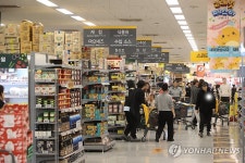 서민 때린 먹거리 인플레…소득하위 20% 식비, 5년새 40% 껑충