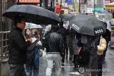 눈 내리는 서울 명동