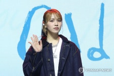 손인사하는 도은