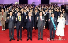최상목 권한대행, 납세자의 날 기념촬영