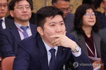 취임 후 처음 국회 회의 참석한 유승민 대한체육회장