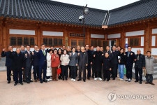 기념 촬영하는 송미령 장관
