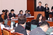 아이돌봄 지원법개정안 등 제안설명 하는 김한규 의원