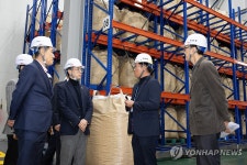 배터리 재활용 공정 살펴보는 김완섭 장관