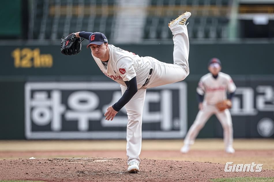 롯데, 나승엽의 홈런으로 KIA 꺾고 시범경기 첫 승리 기록