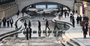 완연한 봄 날씨, 산책하는 시민들