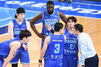 프로농구 한국가스공사, 정관장 꺾고 3연패 탈출…니콜슨 31점