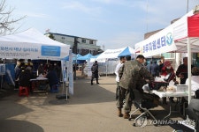 분주한 포천 노곡리 마을회관