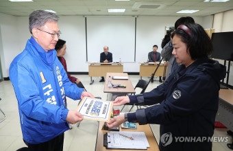 구로구청장 보궐선거 후보 등록하는 장인홍 후보