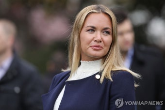 '골프황제' 우즈, 트럼프 대통령 전 며느리와 열애설
