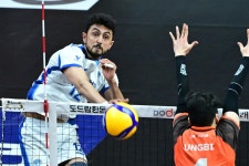 파즐리 33점 삼성화재, OK저축은행 꺾고 승점 40 돌파