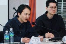 한국관 전시 참여 소감 말하는 박희찬 작가