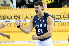 러셀 18점 대한항공 PO 모의고사서 KB손보에 3-0 완승