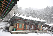 함박눈 내리는 송계사