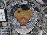 2025 프로야구 개막 눈앞, 팬들의 함성 가득 찰 부산 사직야구장