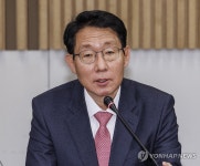 보험업계 현장 정책 간담회에서 인사말 하는 국민의힘 김상훈 정책위 의장