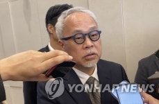 취재진 질문에 답하는 최주선 삼성SDI 대표이사