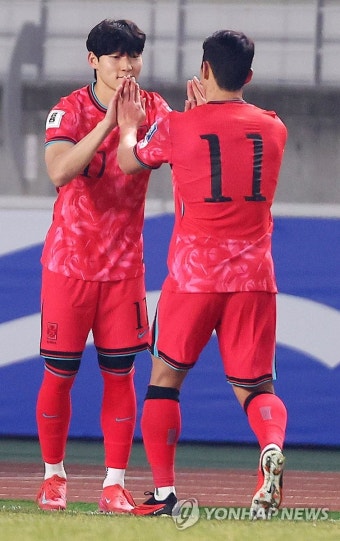 배준호와 교체하는 황희찬