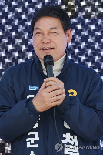 지지 호소하는 정철원 담양군수 후보