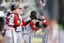 개막 2연전 모두 가져간 LG