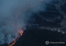 마을 지척까지 다다른 산불
