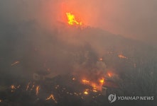 의성 산불 민가에서 치솟는 불기둥