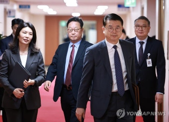 국무회의 배석하는 대통령실 참모진
