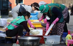 산청 산불 닷새째 진화대원 구슬땀…경찰·자원봉사자도 힘 보태