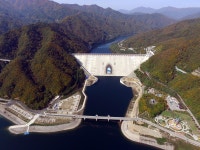 화천 평화의댐 가는길 검문받지 않고 자유롭게 통행한다