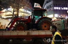 견인됐던 전농 트랙터 대치 해소되며 이동