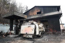 불에 탄 주유소 아찔