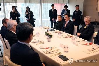 우의장, 전직 국회의장 초청 오찬 간담회