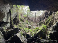 제주 곶자왈에서 동굴 2곳 발견…탐라시대 추정 토기 발굴