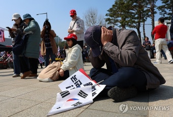윤석열 전 대통령 파면, 낙담한 지지자들