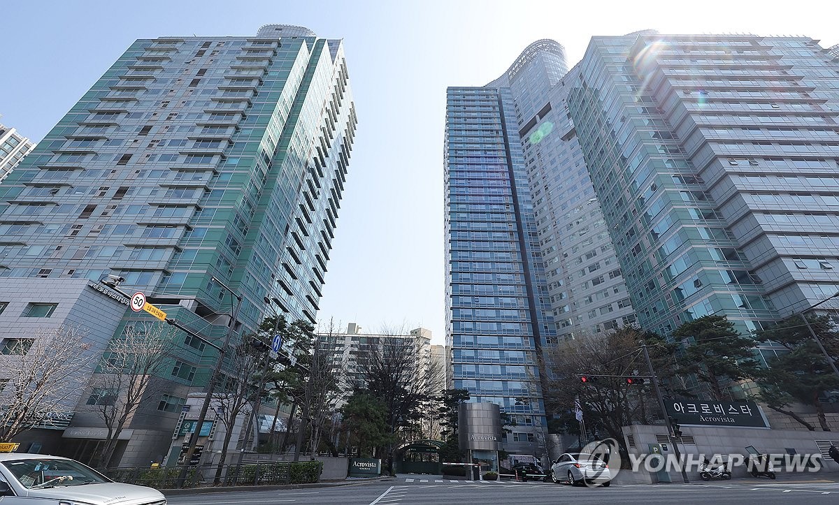 한국 혁신당, 윤석열 전 대통령의 관저 퇴거 필요 주장에도 윤 전 대통령은 퇴거 준비 중, 주말 퇴거설에 관심 집중