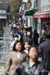 헌재 인근 다시 활기 찾아
