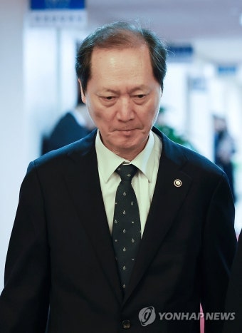 후임 헌법재판관 지명된 이완규 법제처장