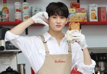 멜트 샌드위치 만든 마크
