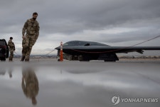 벙커버스터 B-2 폭격기 전진배치 美국방 이란 핵무기 안 돼